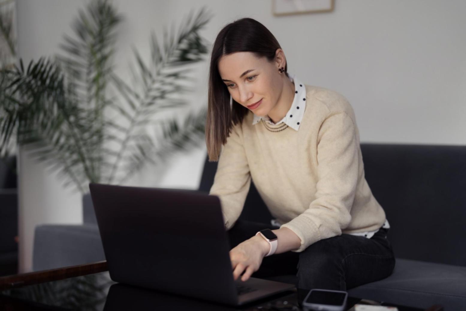 Proceso de desarrollo de marca y análisis financiero en calenostrixa